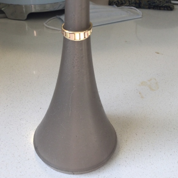 Lovely 10 K gold Tri colour band Size 7 3/4 - Picture 9 of 10